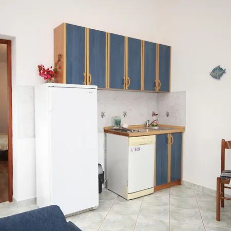 By The Sea Milna, - 8917 Vis