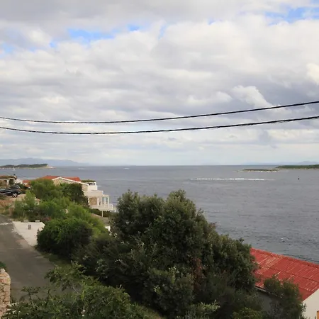 By The Sea Milna, - 8917 * Vis