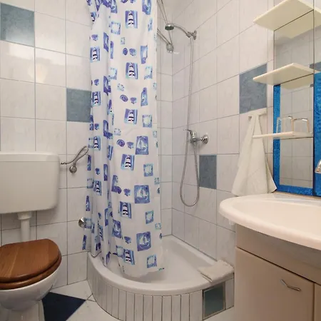 By The Sea Milna, - 8917 Vis