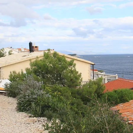 By The Sea Milna, - 8917 * Vis