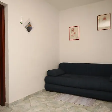 By The Sea Milna, - 8917 *