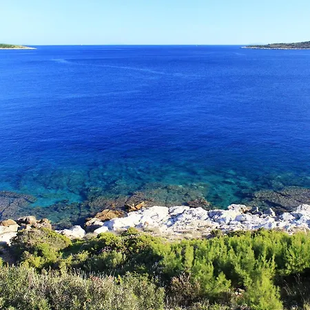 By The Sea Milna, - 8917 Vis