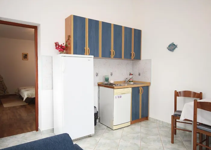 By The Sea Milna, - 8917 Vis