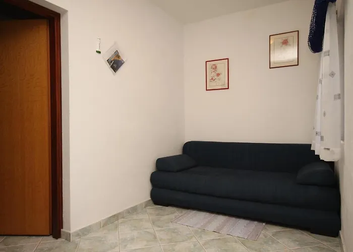 By The Sea Milna, - 8917 *