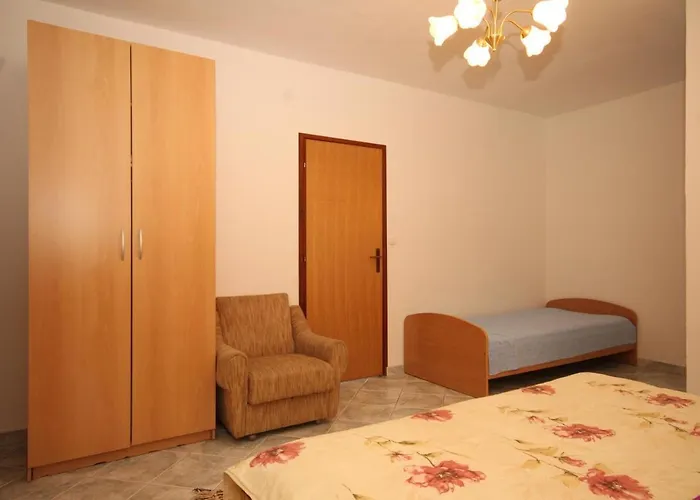 By The Sea Milna, - 8917 Vis