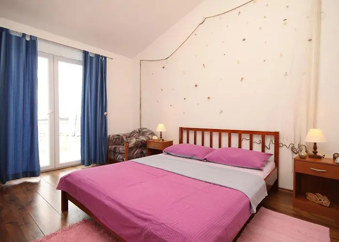 By The Sea Milna, - 8917