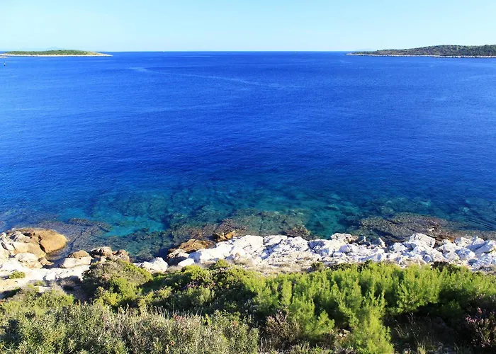 By The Sea Milna, - 8917 Vis